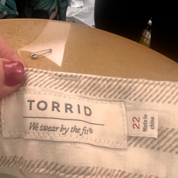 25% off listed price. Plus size dress slacks. Front zip/button w/waist tie belt. - Picture 5 of 7